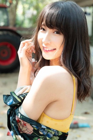 52cmの“くびれスト”川崎あや表紙号で週プレ52年の歴史が動く ゼロイチ