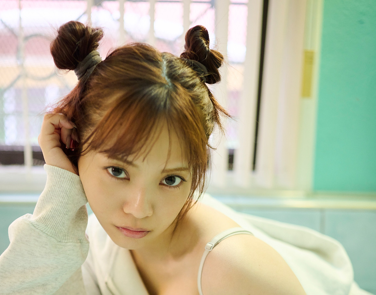 アイドル卒業後、作家・タレントとして活躍する宮田愛萌、1st写真集