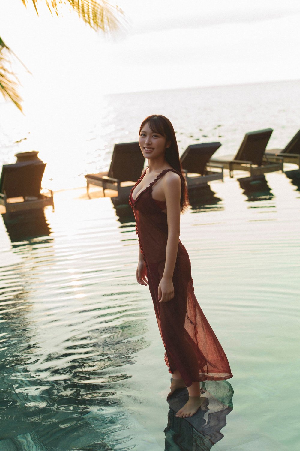 国宝級スタイル美少女・逢田珠里依、初の写真集から美ボディ際立つ先行