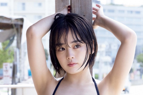 バブリーダンスでブレイクした女優・伊原六花、1年間をかけて撮影した写真集発売「幸せな一冊です」 | ニュース | Deview-デビュー