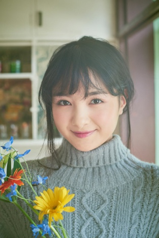 葵わかな18歳、初めて見せる大人顔 2017カレンダーで七変化