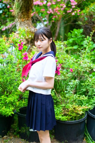 #ババババンビ 宇咲 直筆サイン入りセーラー服写真 宇咲（＃ババババンビ） サイン入り写真パネル | TOKYO NEWS