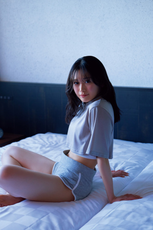 BEYOOOOONDS・平井美葉、セカンド写真集で鍛え上げたボディを披露「食